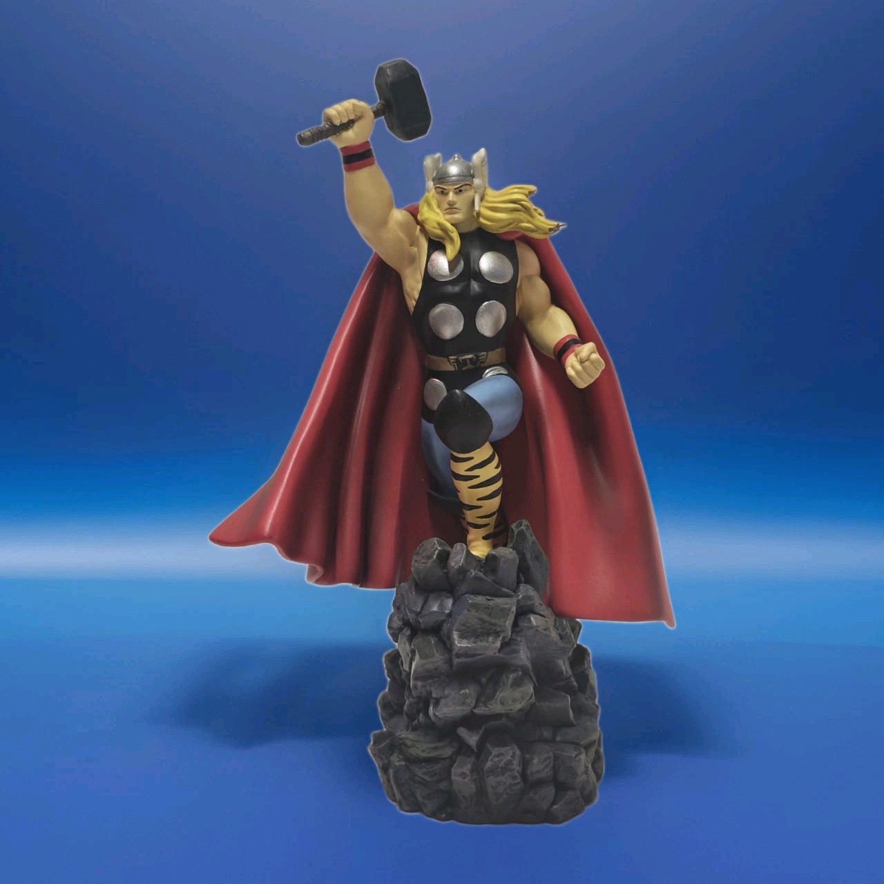Marvel The Mighty Thor Mini Statue By Bowen Designs 2001 3755 Of 5500 Read  Desc