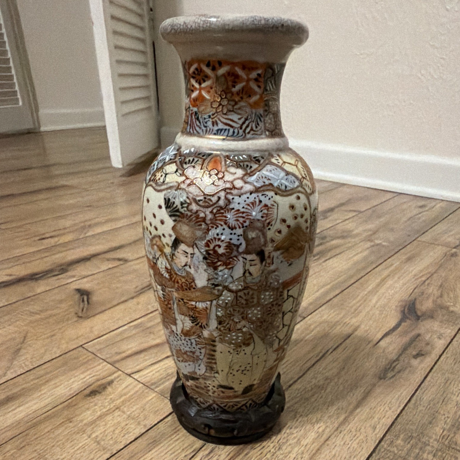Late 20th Century Kutani-style Overglaze Enamel Warrior Scene Vase