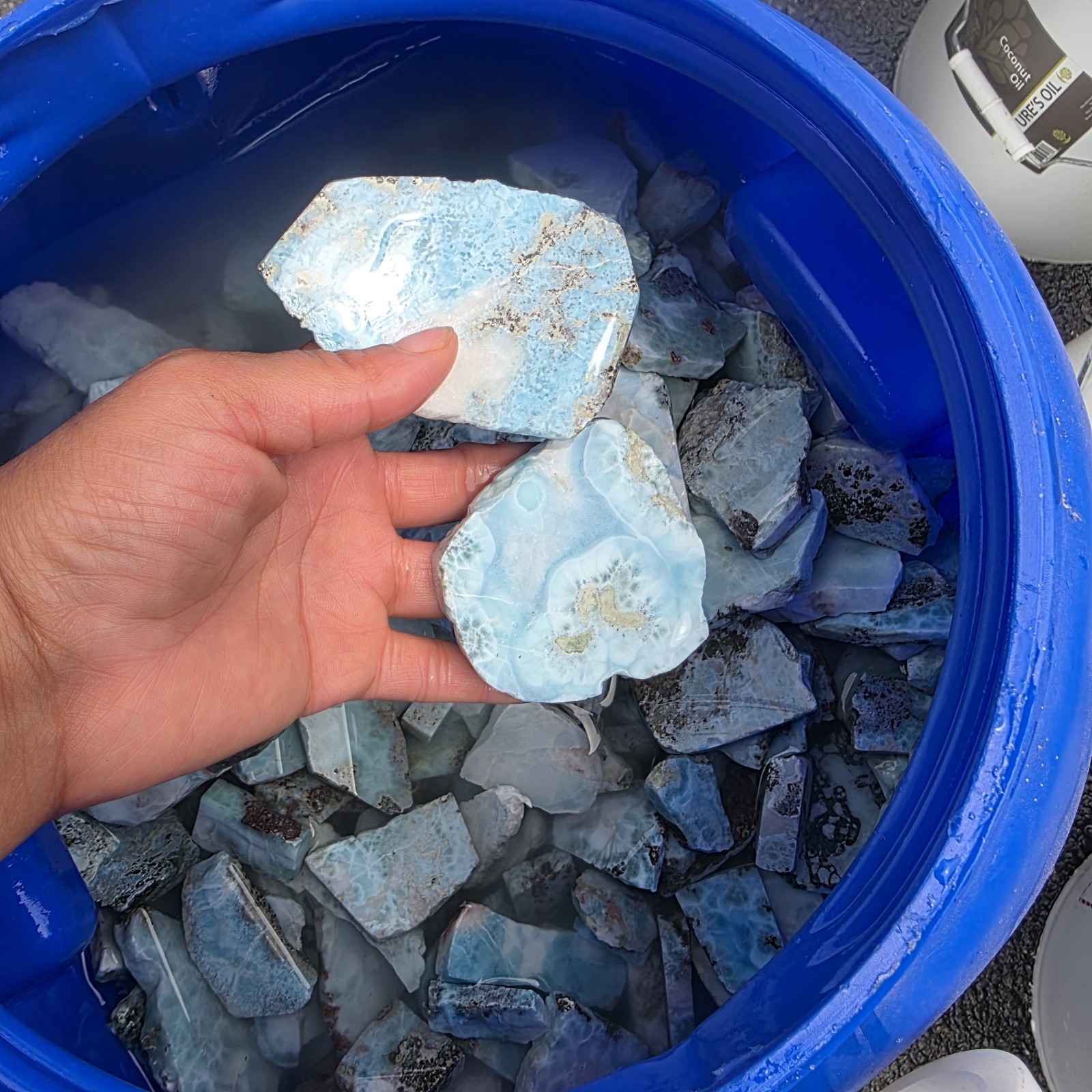 1 KG Natural Rough Larimar Stone – Caribbean Larimar – Lapidary - Dom. Rep. 1 KG Natural Rough Larimar Stone – Caribbean Larimar – Lapidary - Dom. Rep.