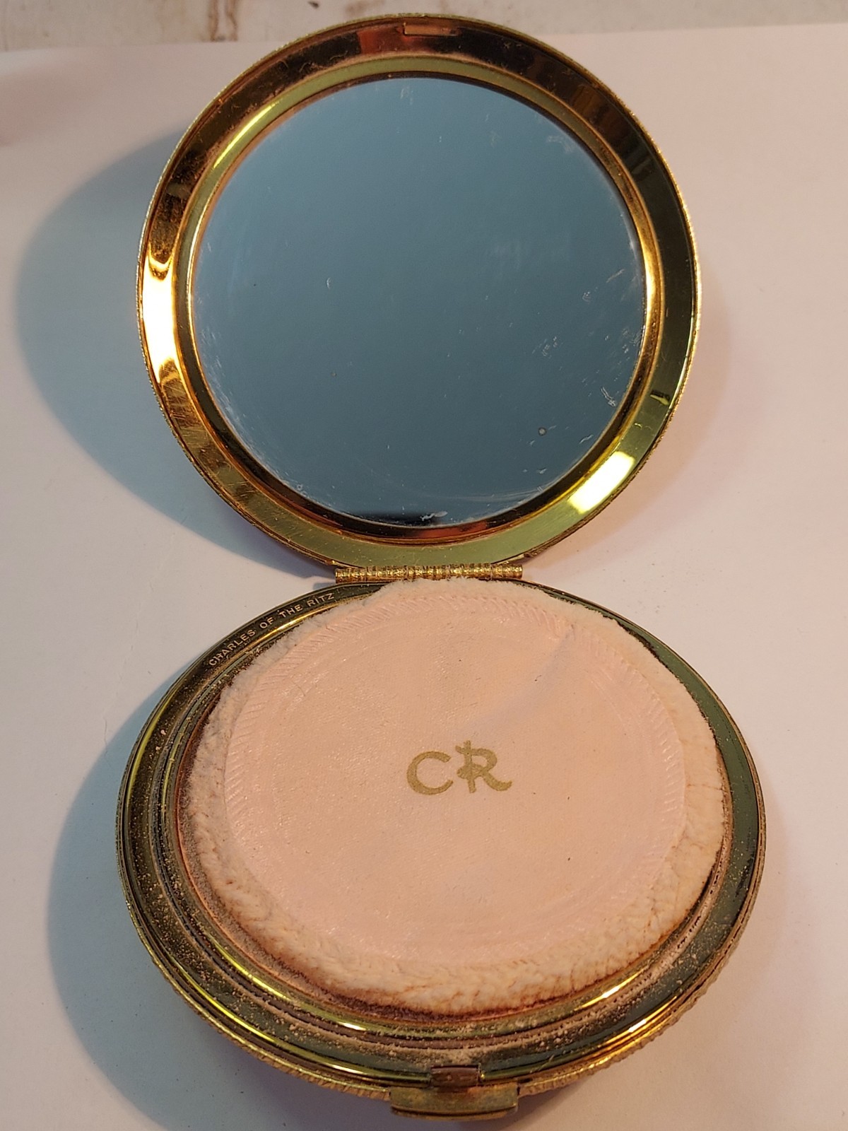 1940s VTG CHARLES of the RITZ Lady's Mirror Compact w/ Filigree Gold-Plated Case 1940s VTG CHARLES of the RITZ Lady's Mirror Compact w/ Filigree Gold-Plated Case