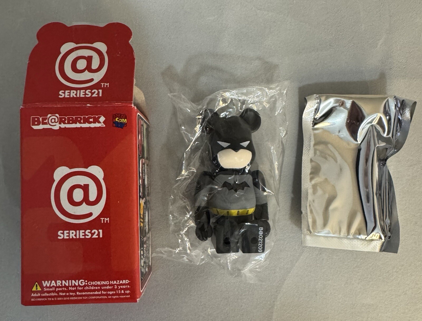 Medicom Bearbrick Series 21 Hero Batman 100% DC Comics Be@rbrick Designer Toy