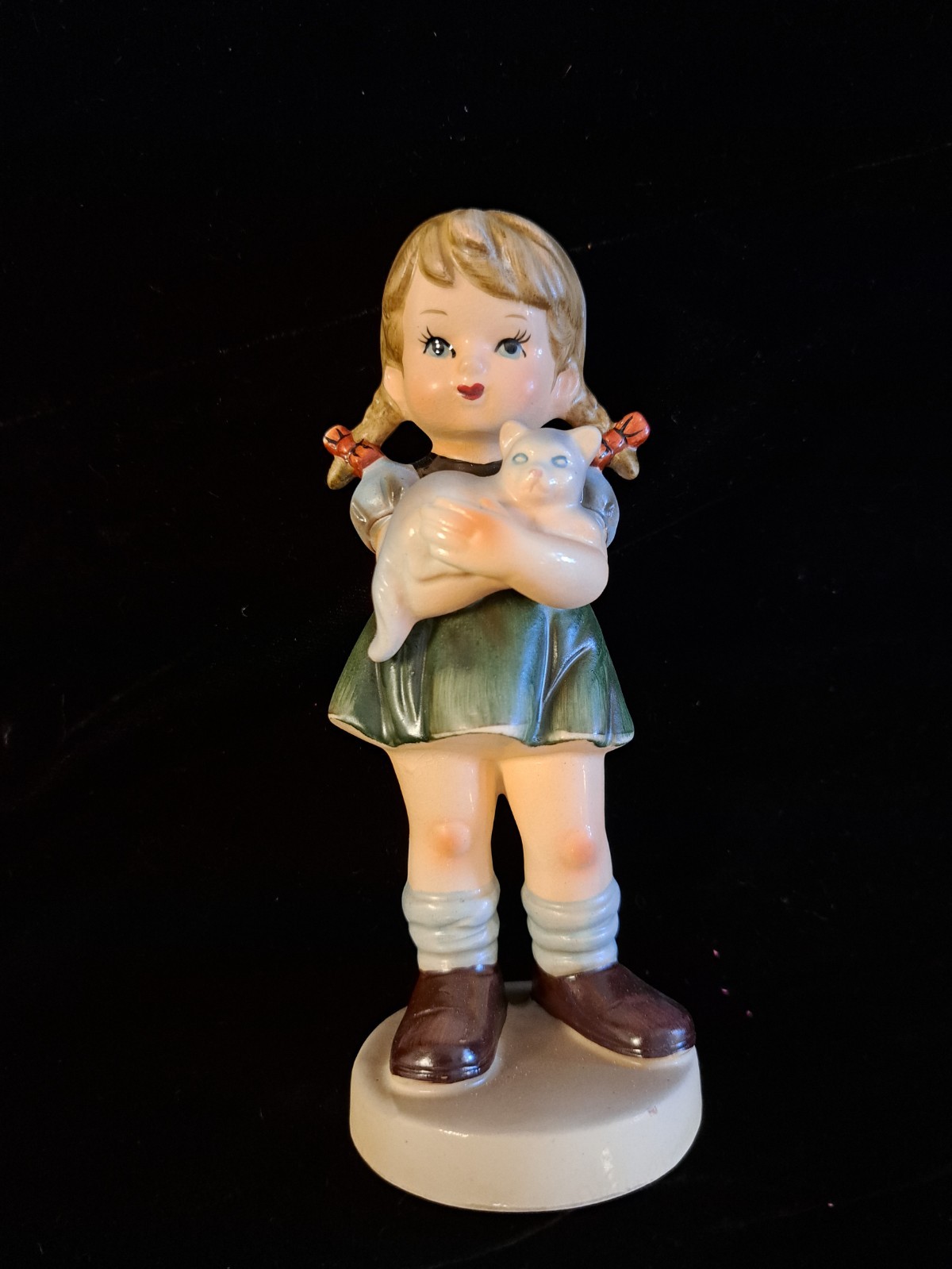 VINTAGE AVON My Pet Kitty Porcelain Figurine