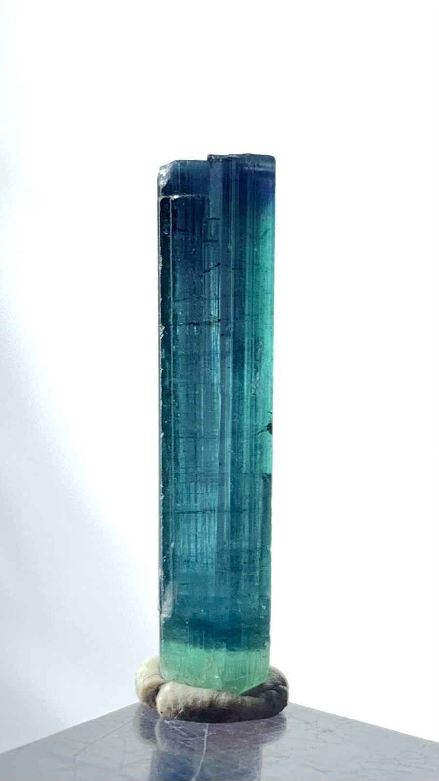 Naturel Indicolite Terminated Tourmaline Crystal Naturel Indicolite Terminated Tourmaline Crystal
