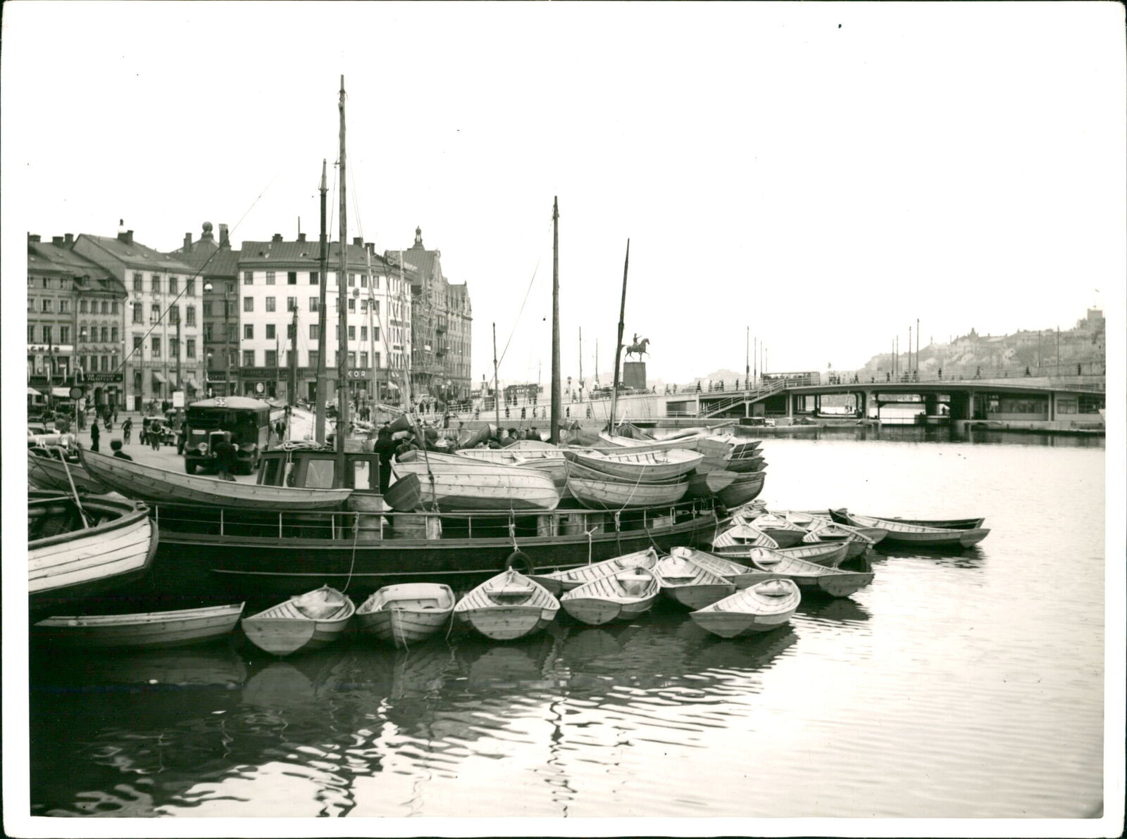 Boat traffic - Vintage Photograph 2368621