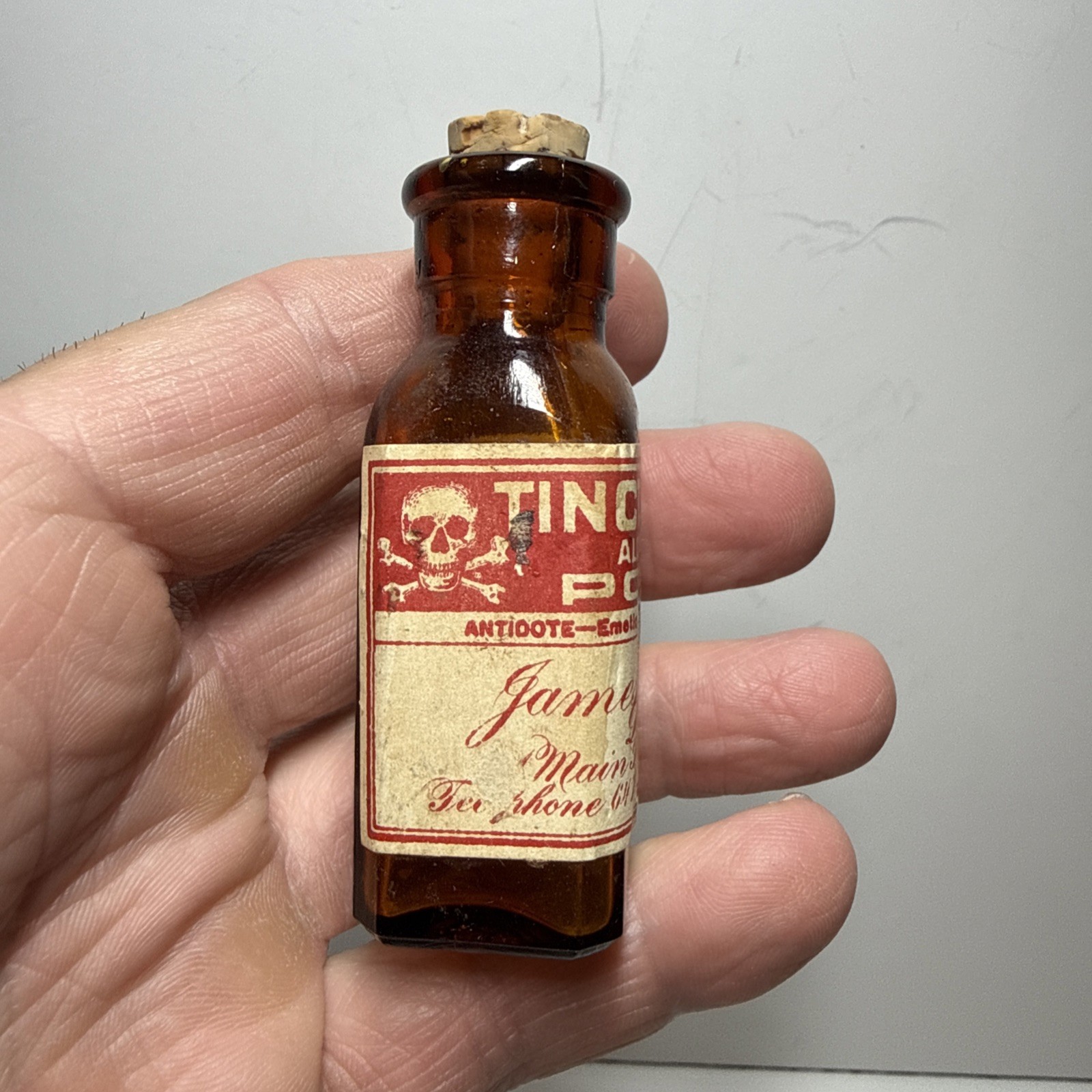 Rare Antique Small Amber Poison Bottle With Skull & Crossbones Label & Cork Rare Antique Small Amber Poison Bottle With Skull & Crossbones Label & Cork