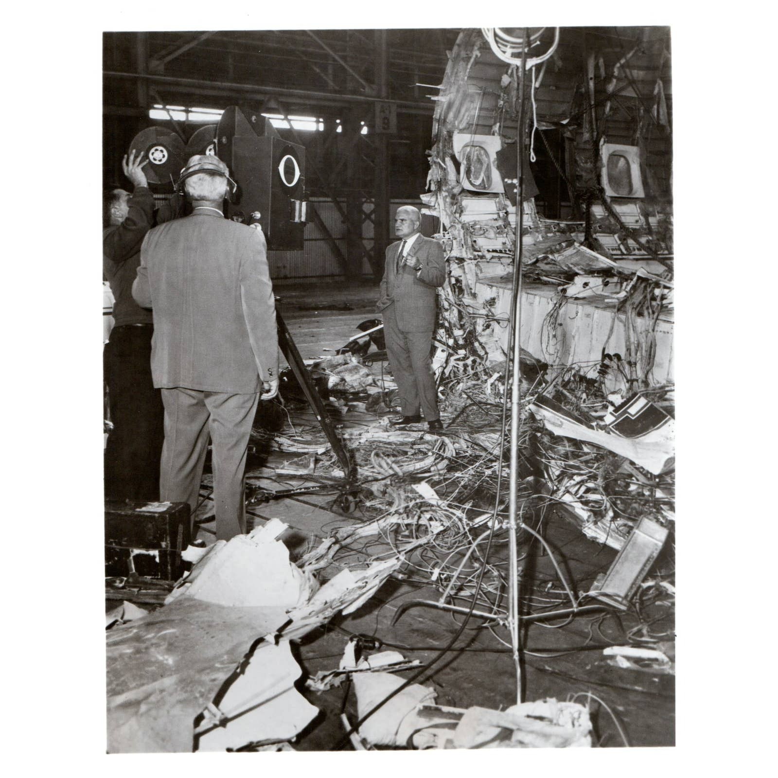 c1960 Press Photo Bill Leonard The Case of the Boston Electra CBS Reports TJ7-2 c1960 Press Photo Bill Leonard The Case of the Boston Electra CBS Reports TJ7-2