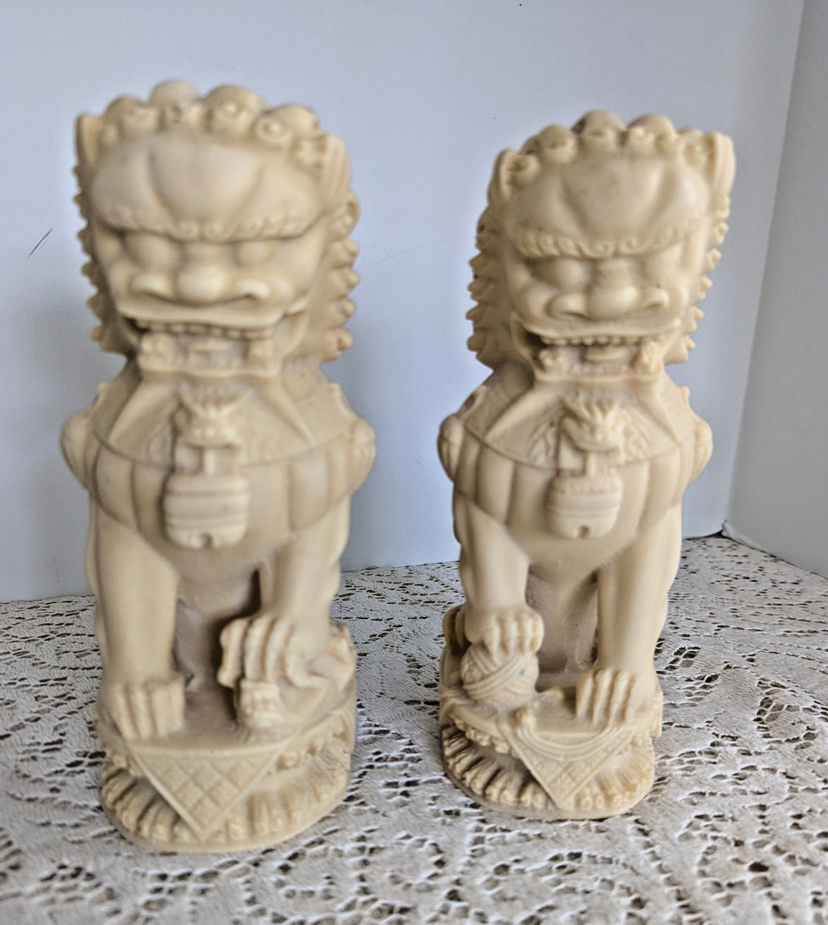 vtg Pair Foo Dog Guardian Lion Carved Detail Resin Figurines 8 inch Italy vtg Pair Foo Dog Guardian Lion Carved Detail Resin Figurines 8 inch Italy