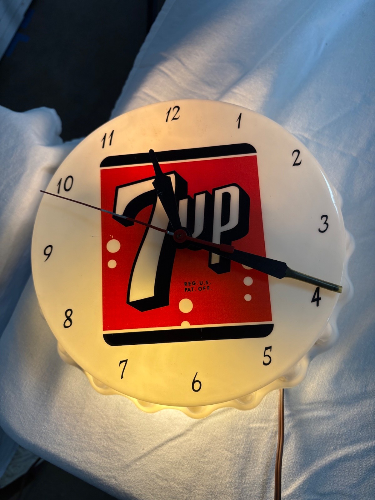 Working, Vintage, Rare, 7up Bottle Cap Electric Clock , 1950’s, Made In USA Working, Vintage, Rare, 7up Bottle Cap Electric Clock , 1950’s, Made In USA