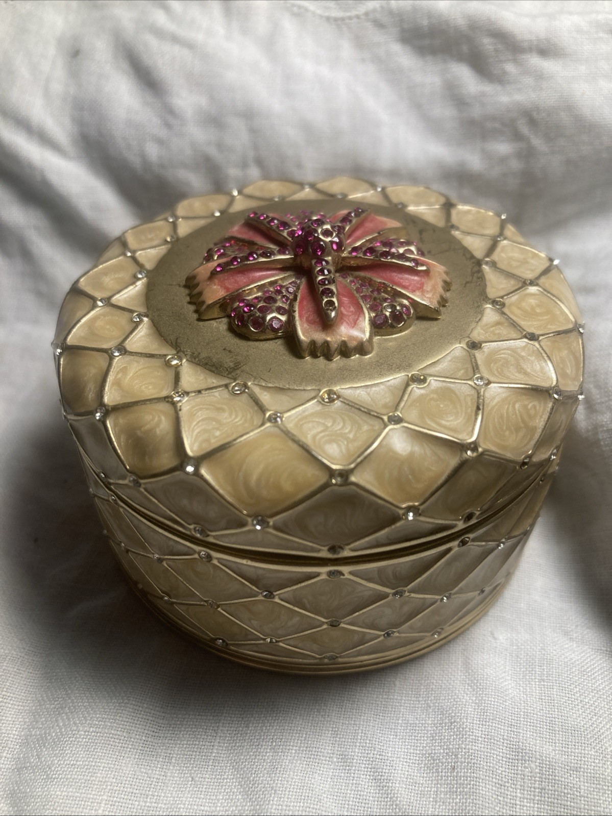Beautiful Trinket Box Wendy Reed Signed Vintage Gold Tone Beautiful Trinket Box Wendy Reed Signed Vintage Gold Tone