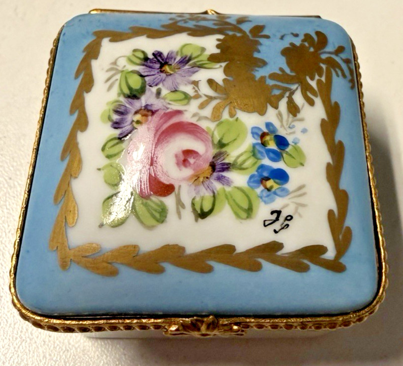 Limoges France Floral Trinket Box DECORE a la MAIN Limoges France Floral Trinket Box DECORE a la MAIN