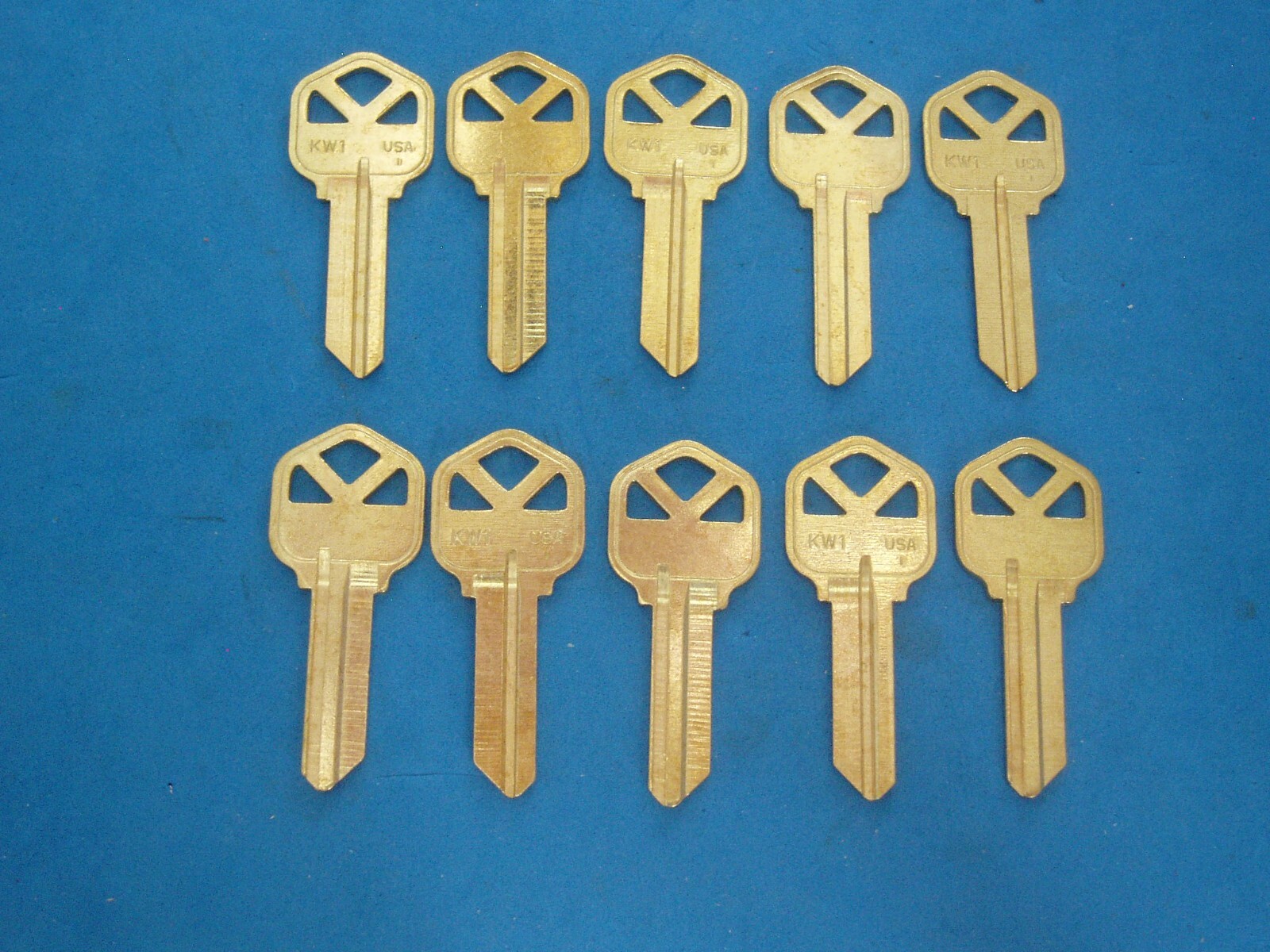 LOT OF TEN LOCKSMITH KW1 KEY BLANKS FITS KWIKSET SOLID BRASS MADE IN USA LOT OF TEN LOCKSMITH KW1 KEY BLANKS FITS KWIKSET SOLID BRASS MADE IN USA
