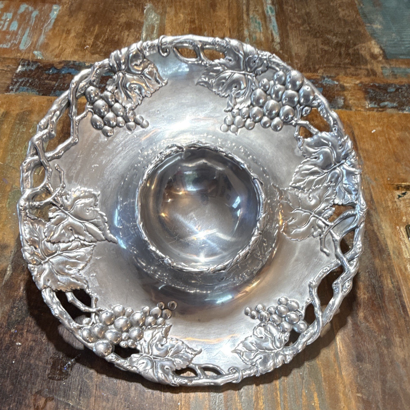 Arthur Court Grape Pattern Pewter Serving Bowl, 14in Round Silver, 2001 Arthur Court Grape Pattern Pewter Serving Bowl, 14in Round Silver, 2001