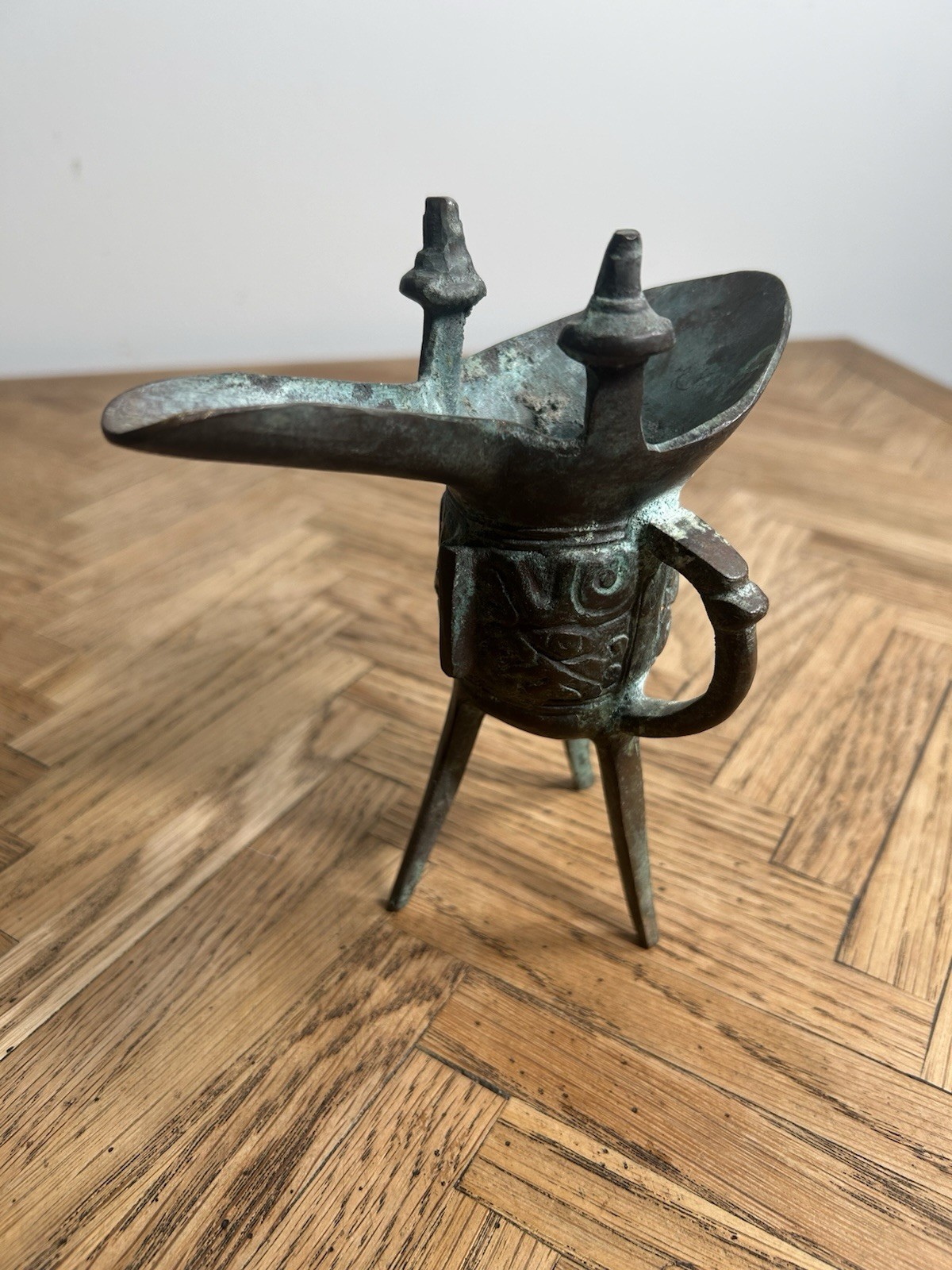 Vtg Rare Chinese Style Bronze Jue Ritual Wine Vessel 3 Leg Tripod Green Patina Vtg Rare Chinese Style Bronze Jue Ritual Wine Vessel 3 Leg Tripod Green Patina