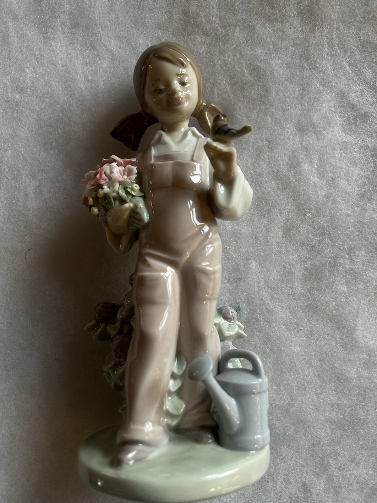 LLADRO DAISA 1983 Hand Made in Spain GIRL with Bird Flowers 7.2" tall Figurine LLADRO DAISA 1983 Hand Made in Spain GIRL with Bird Flowers 7.2" tall Figurine