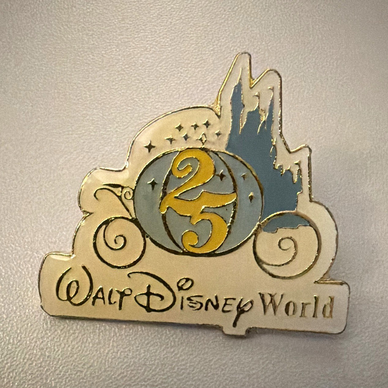 Disney Walt Disney World 25th Anniversary Commemorative Pin 1996 Single Disney Walt Disney World 25th Anniversary Commemorative Pin 1996 Single