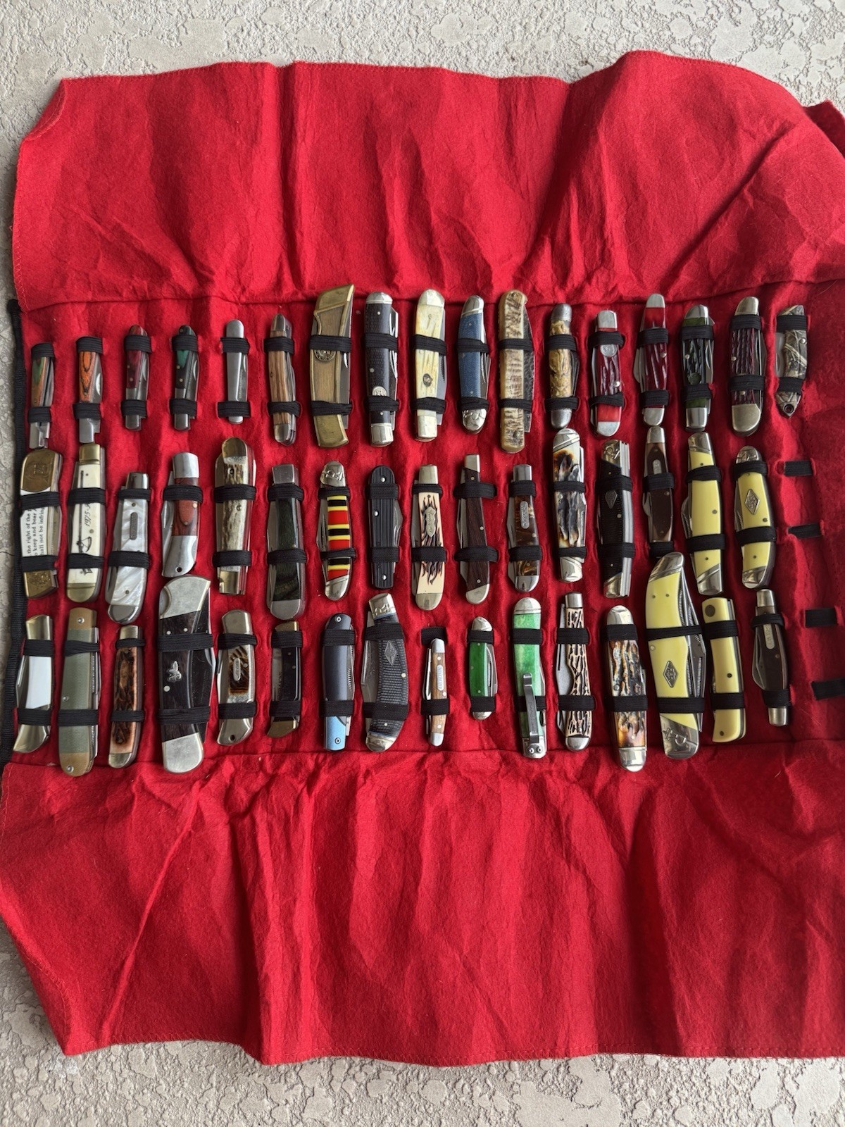 Zippered Folding Storage Pouch/Roll Case with 49 Vintage/Collectable Knives Zippered Folding Storage Pouch/Roll Case with 49 Vintage/Collectable Knives