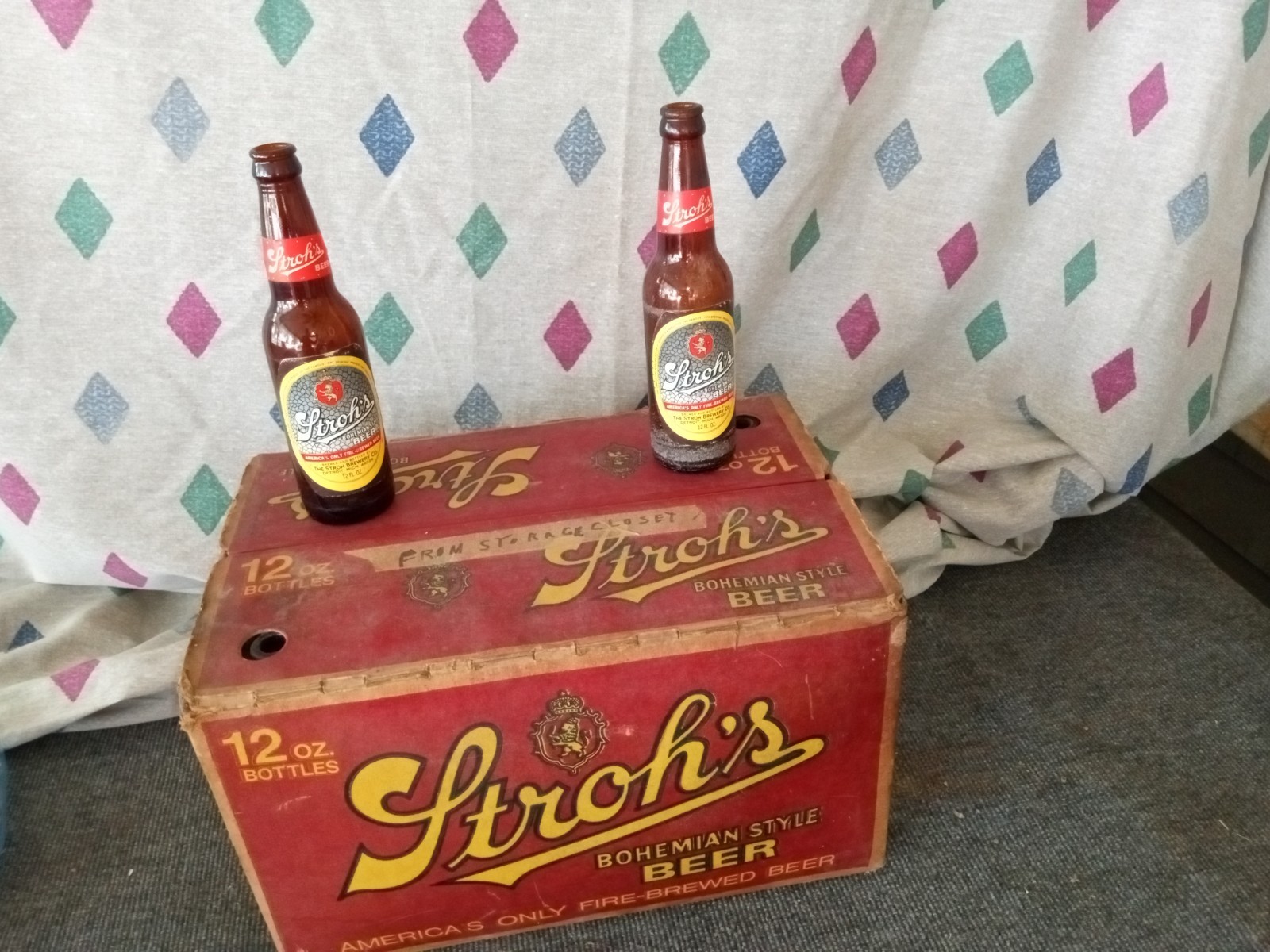 Vintage Stroh's Beer 24-Bottle Cardboard Case — Complete Set — Detroit, MI Vintage Stroh's Beer 24-Bottle Cardboard Case — Complete Set — Detroit, MI