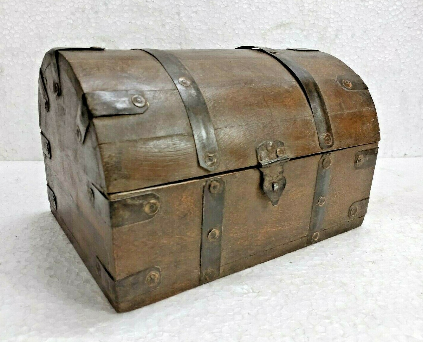 VINTAGE RARE HANDMADE RUSTIC IRON FITTED BIG SIZE HEAVY HALF ROUND WOODEN BOX VINTAGE RARE HANDMADE RUSTIC IRON FITTED BIG SIZE HEAVY HALF ROUND WOODEN BOX