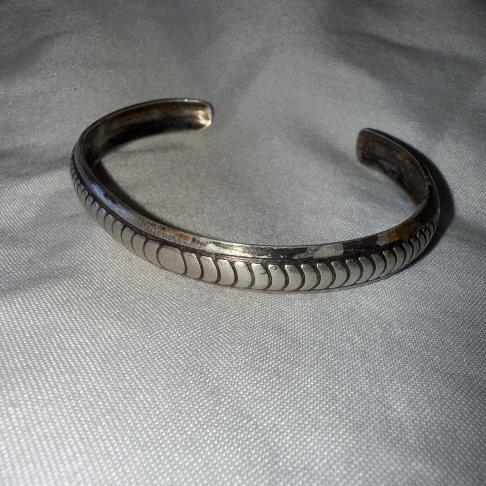 Vintage Navajo B WEBB Sterling Silver Ribbed Design Cuff Bracelet 11.6 Grams Vintage Navajo B WEBB Sterling Silver Ribbed Design Cuff Bracelet 11.6 Grams