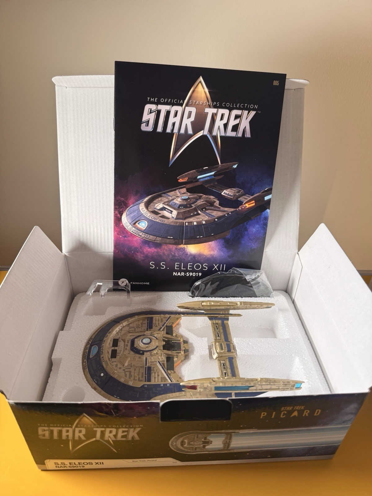 Fanhome Official Starships S.S. Eleos XII NAR-59019 Picard Fanhome Official Starships S.S. Eleos XII NAR-59019 Picard