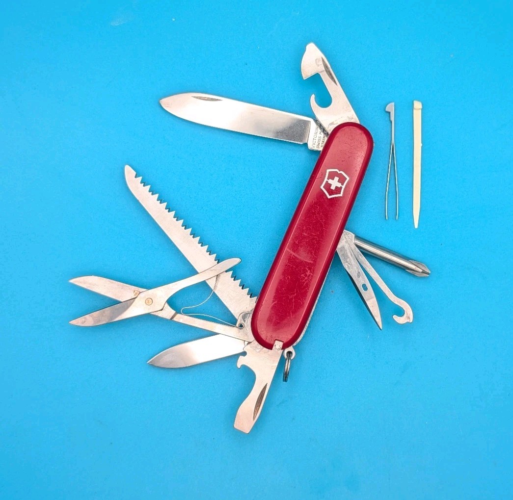 VICTORINOX SWISS ARMY FIELDMASTER RED 15 IN 1 MULTITOOL POCKET KNIFE VICTORINOX SWISS ARMY FIELDMASTER RED 15 IN 1 MULTITOOL POCKET KNIFE