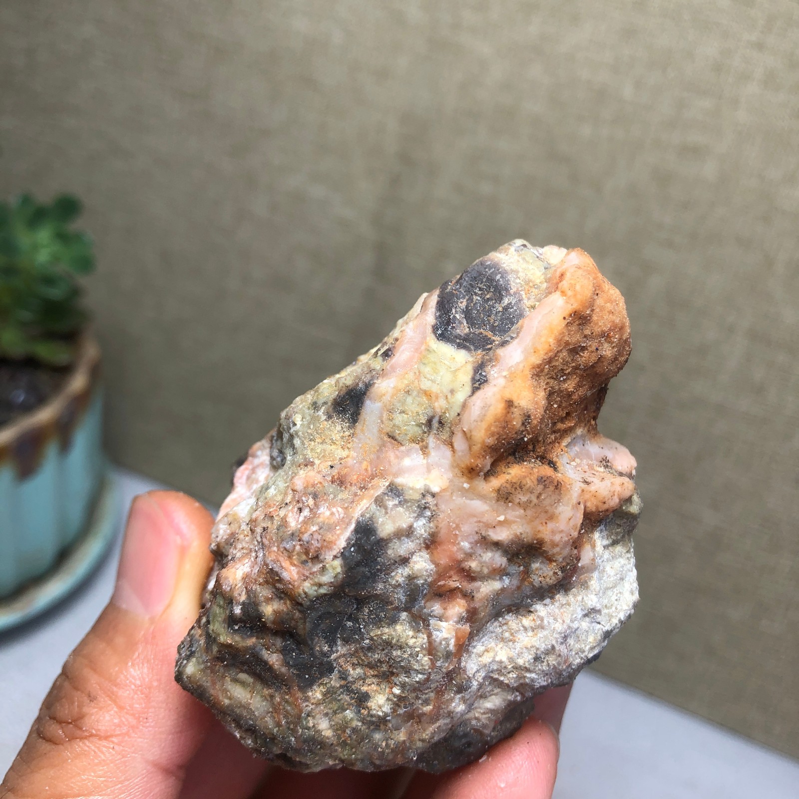 Natural Indonesian Bloodstone agate Crystal rough original Specimen 119g A4702 Natural Indonesian Bloodstone agate Crystal rough original Specimen 119g A4702