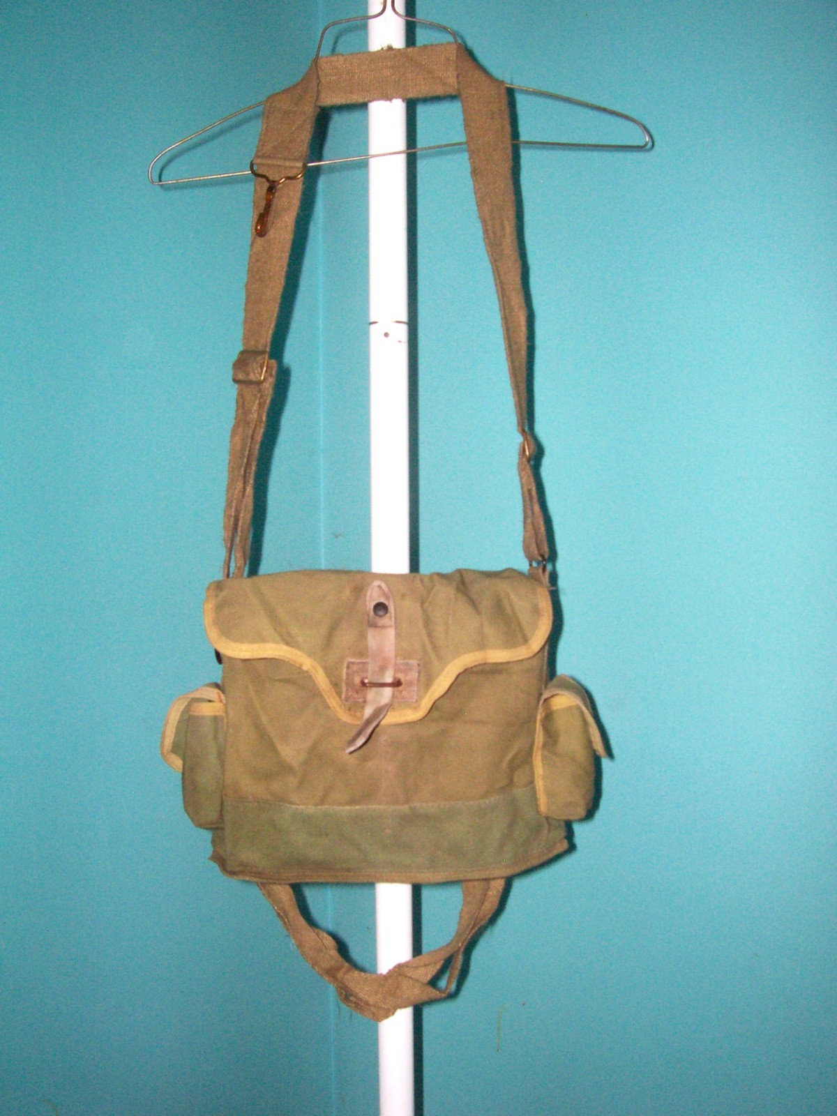 WW11 FRENCH GAS MASK SHOULDER BAG DATED 1940 ORIGINAL WW11 FRENCH GAS MASK SHOULDER BAG DATED 1940 ORIGINAL