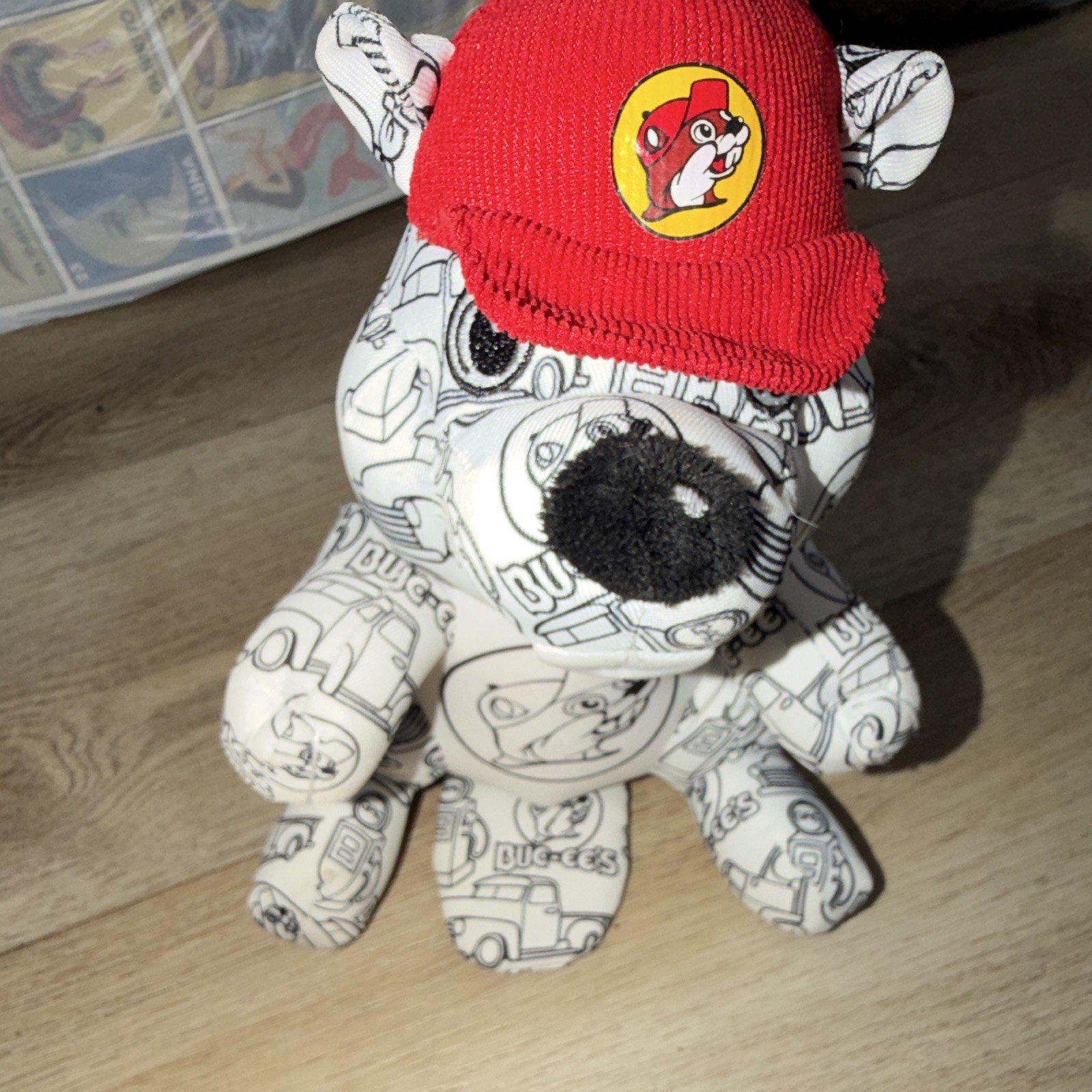 Buc-ee’s original/oficial, distribuido por Buc-ee’s Ltd. en Lake Jackson, Texas. Buc-ee’s original/oficial, distribuido por Buc-ee’s Ltd. en Lake Jackson, Texas.