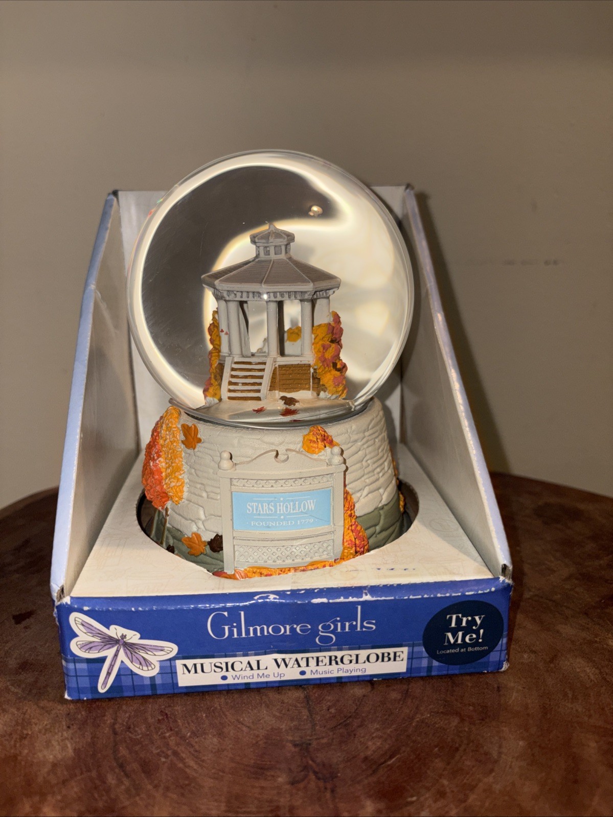 Gilmore Girls Windup Musical Snow Globe Stars Hollow Gazebo Waterglobe NEW Gilmore Girls Windup Musical Snow Globe Stars Hollow Gazebo Waterglobe NEW
