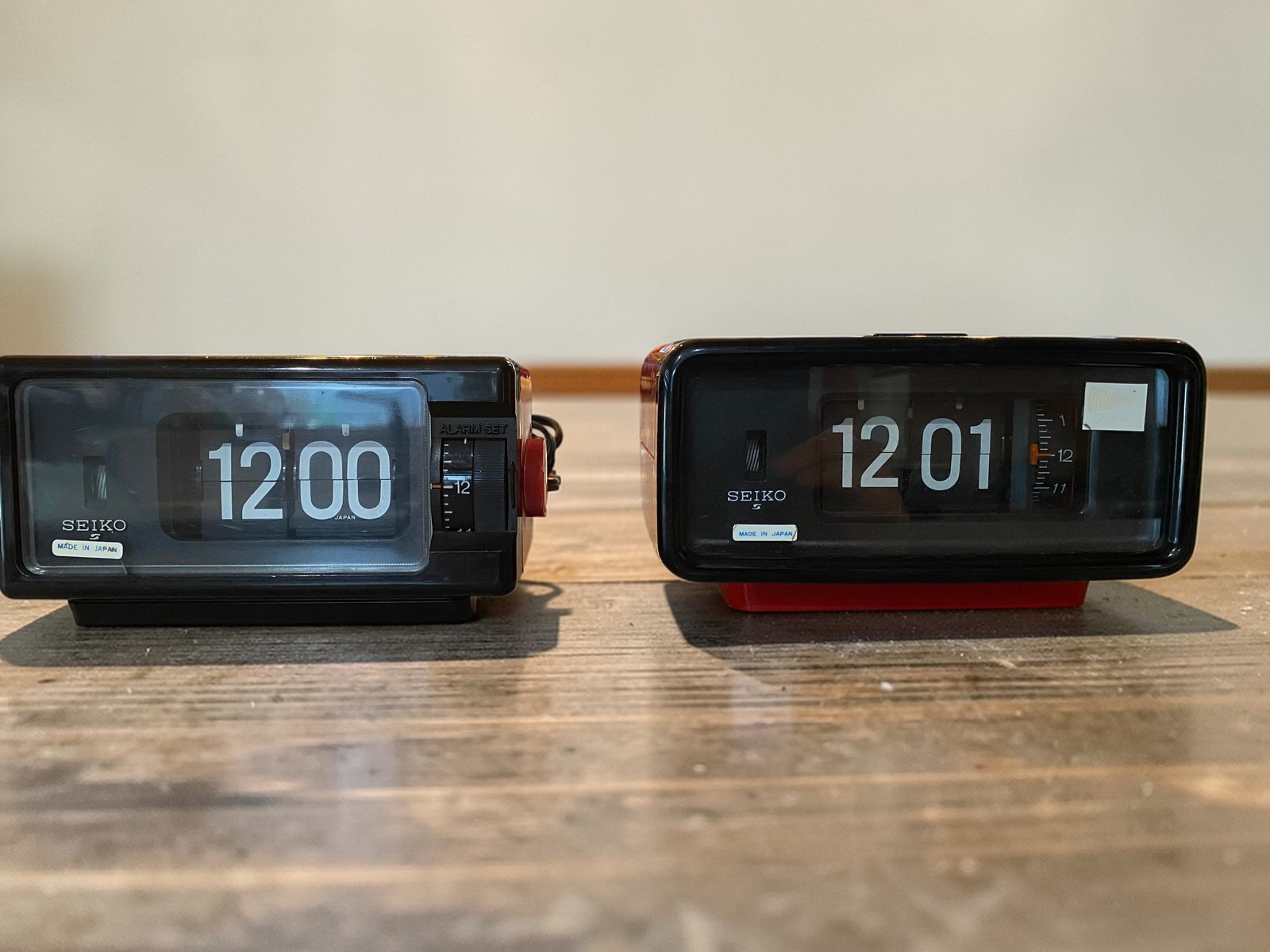 SEIKO DP692T + DP690T Vintage Flip Alarm Clock Orange Light Japan Working 100V SEIKO DP692T + DP690T Vintage Flip Alarm Clock Orange Light Japan Working 100V