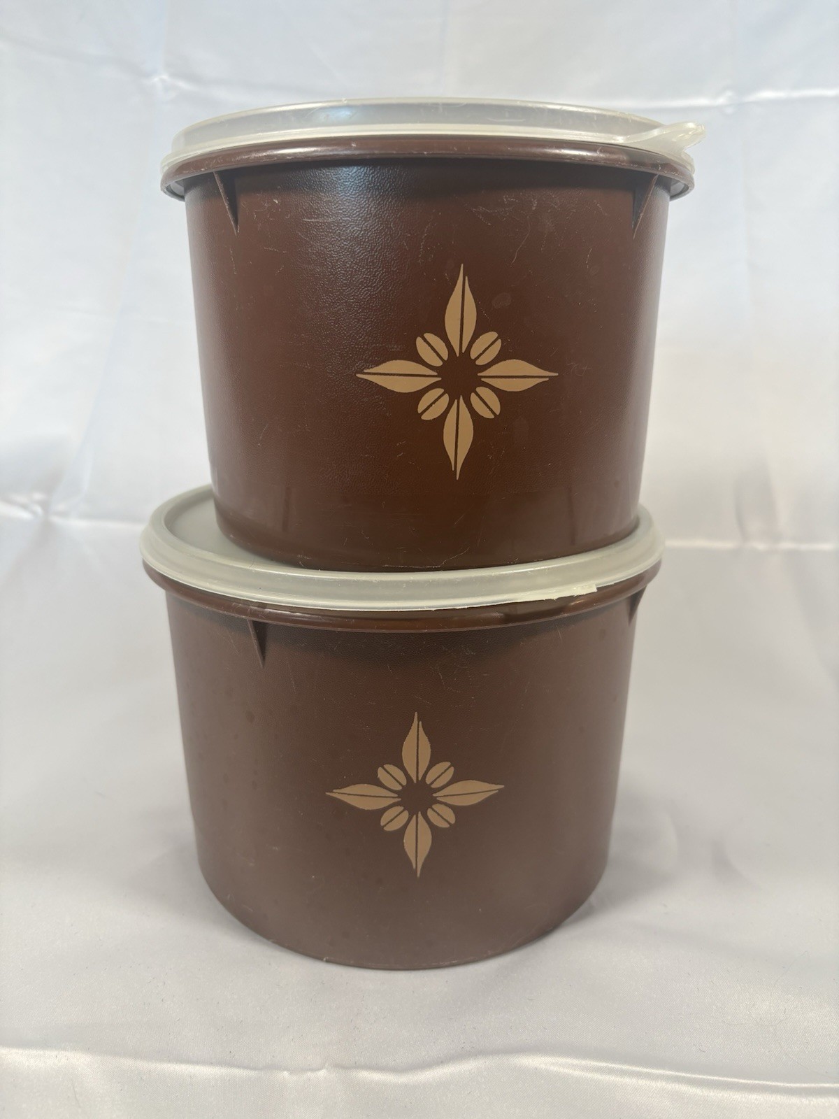 2 VTG Tupperware Brown Canisters W/Clear lids 265-16/264-19 Sunburst Pattern 2 VTG Tupperware Brown Canisters W/Clear lids 265-16/264-19 Sunburst Pattern