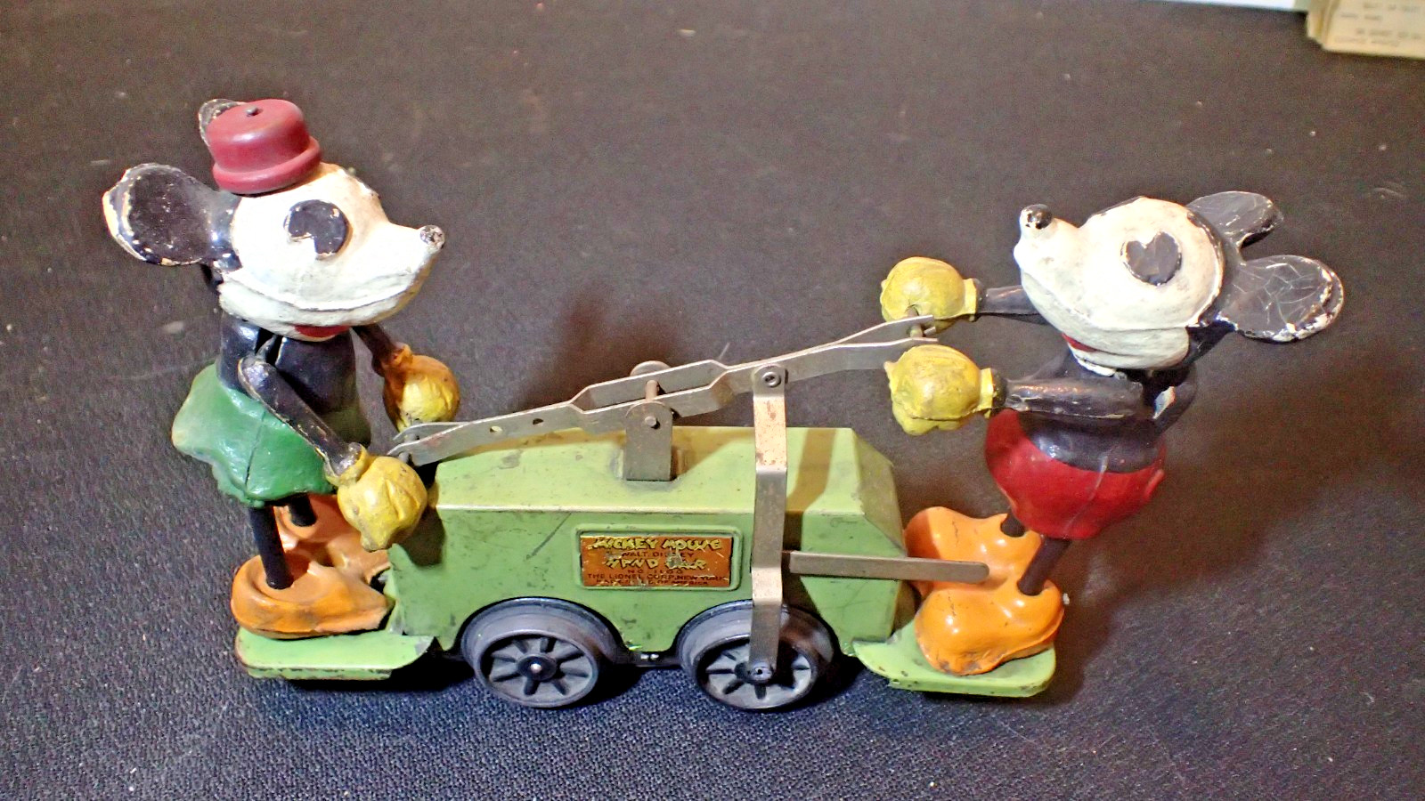VINTAGE MICKEY & MINNIE MOUSE WIND-UP HAND CAR # 1100 Lionel Train Works VINTAGE MICKEY & MINNIE MOUSE WIND-UP HAND CAR # 1100 Lionel Train Works