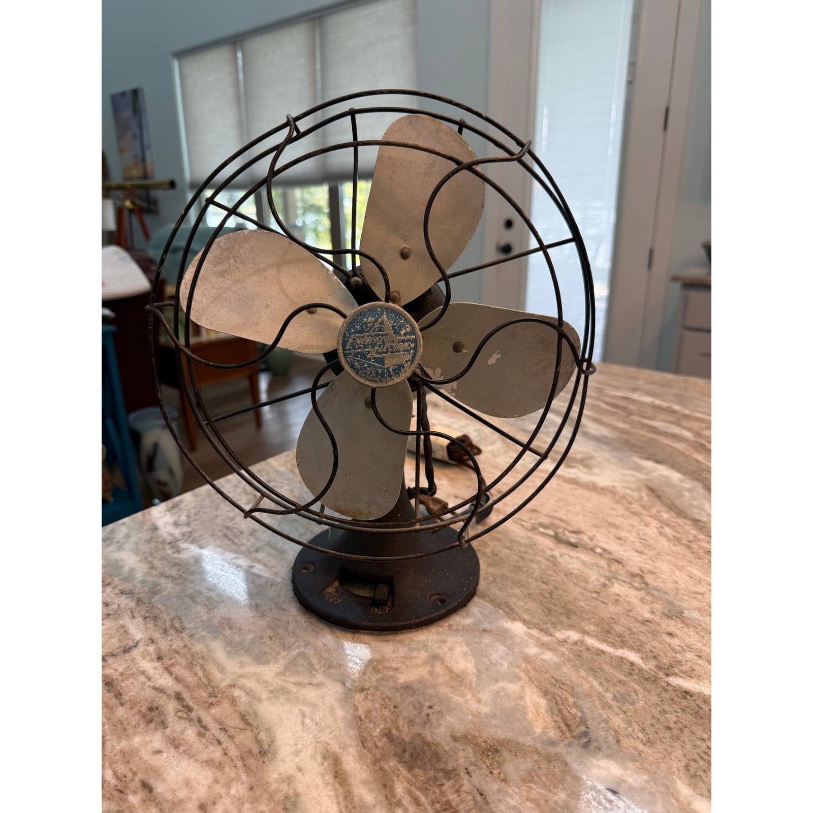 Vintage Working Eskimo 1940 Desk Fan Model 1005R Black Cast Iron Base 4 Blade 8" Vintage Working Eskimo 1940 Desk Fan Model 1005R Black Cast Iron Base 4 Blade 8"