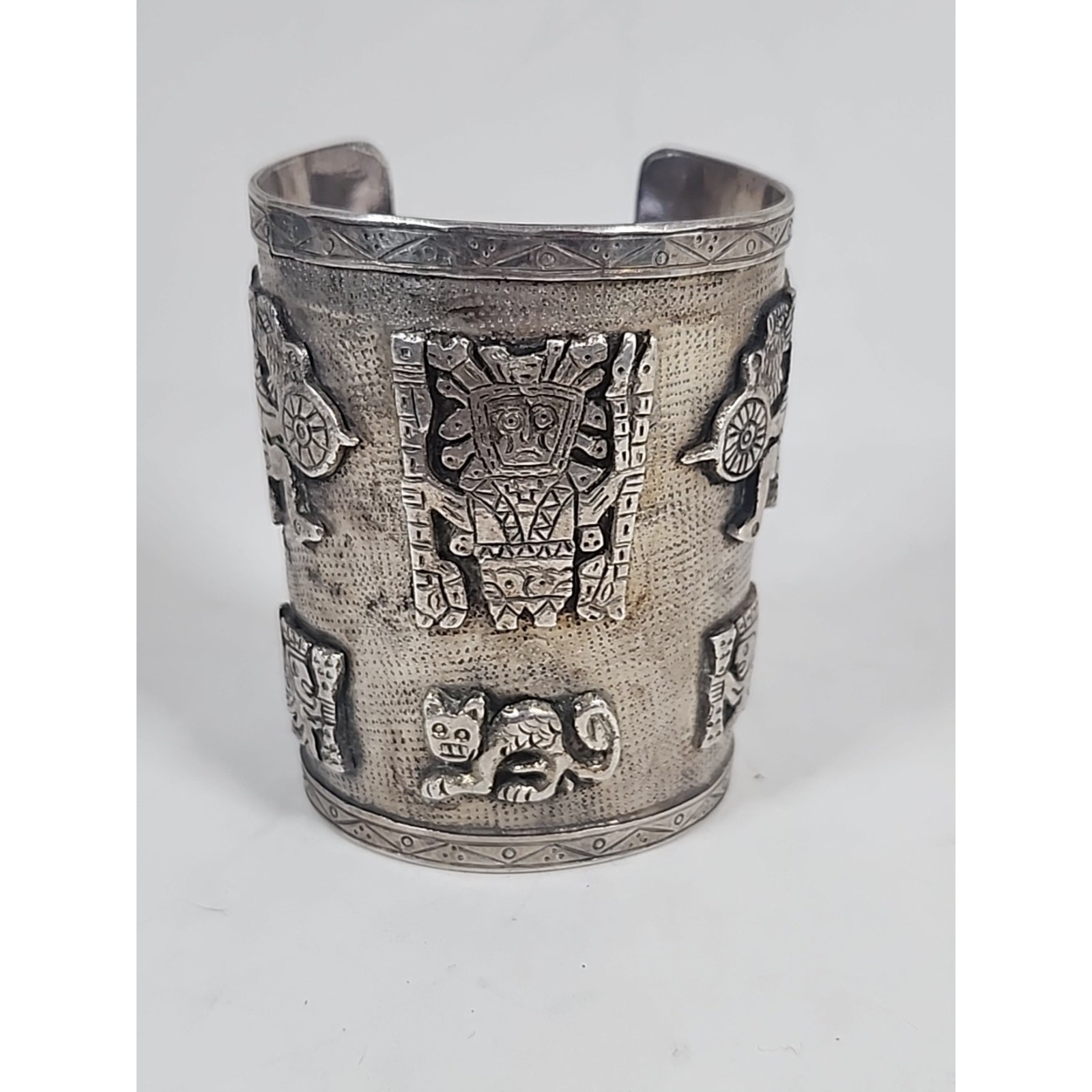 STERLING SILVER - VINTAGE RARE PIECE/ AZTEC MAYAN WARRIER ARMOR CUFF BRACELET STERLING SILVER - VINTAGE RARE PIECE/ AZTEC MAYAN WARRIER ARMOR CUFF BRACELET