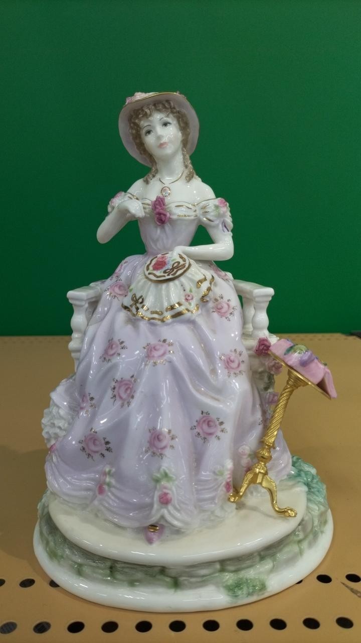 Royal Worcester The Graceful Arts Embroidery Figurine Hobby Interior Doll Royal Worcester The Graceful Arts Embroidery Figurine Hobby Interior Doll