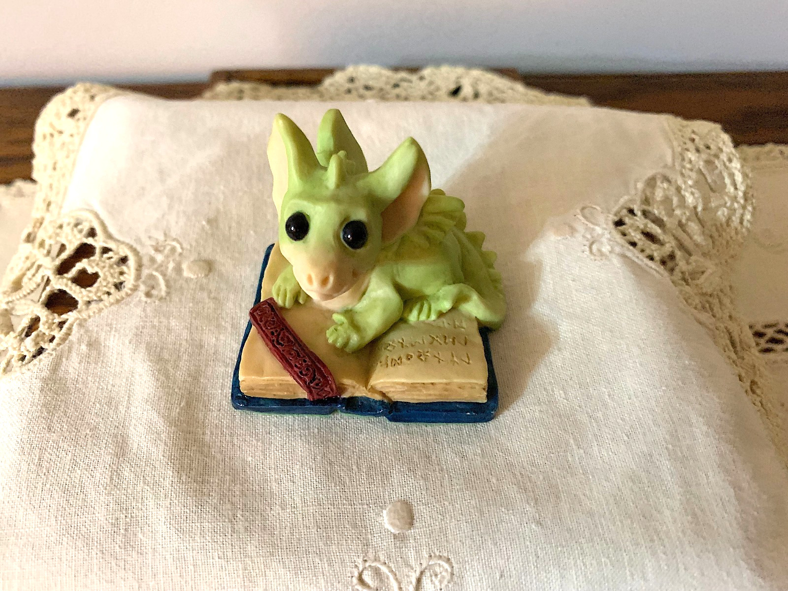 1992 Whimsical World of Pocket Dragons- "A BOOK MY SIZE" 1-3/4" tall x 2" W 1992 Whimsical World of Pocket Dragons- "A BOOK MY SIZE" 1-3/4" tall x 2" W