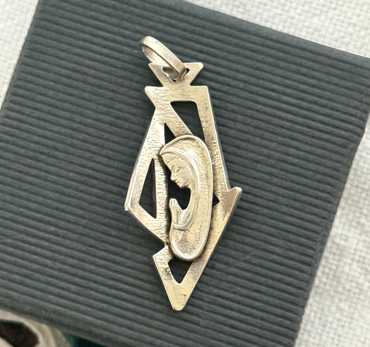 Vintage 1970s Italian 800 Silver Madonna Virgin Mary Pendant Modernist 4g Vintage 1970s Italian 800 Silver Madonna Virgin Mary Pendant Modernist 4g