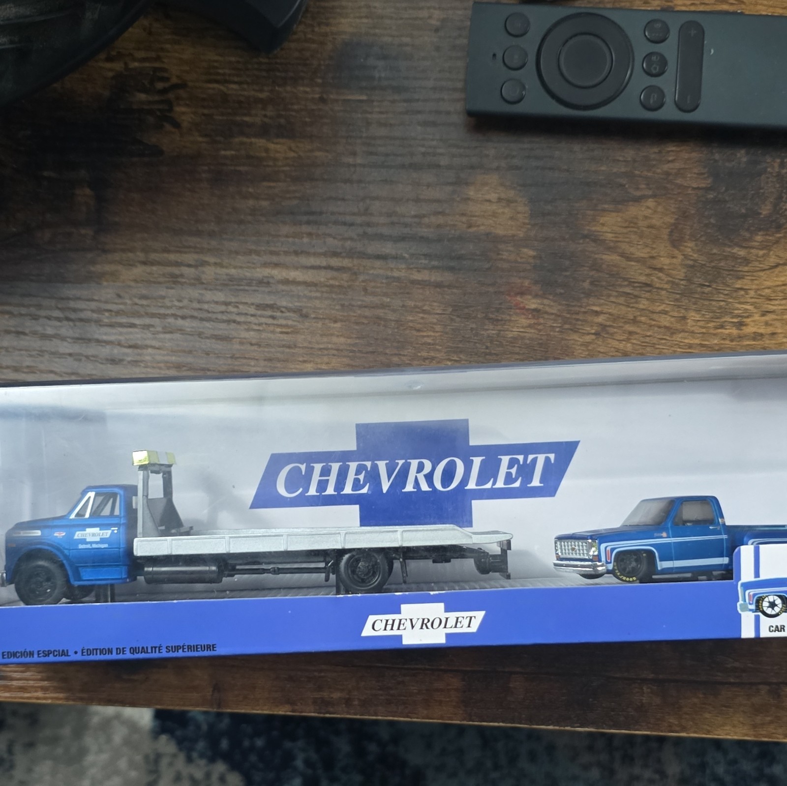 Castline 1:64 Chevrolet 1976 Diecast Model Car & Flatbed Tow Truck Set Blue Castline 1:64 Chevrolet 1976 Diecast Model Car & Flatbed Tow Truck Set Blue