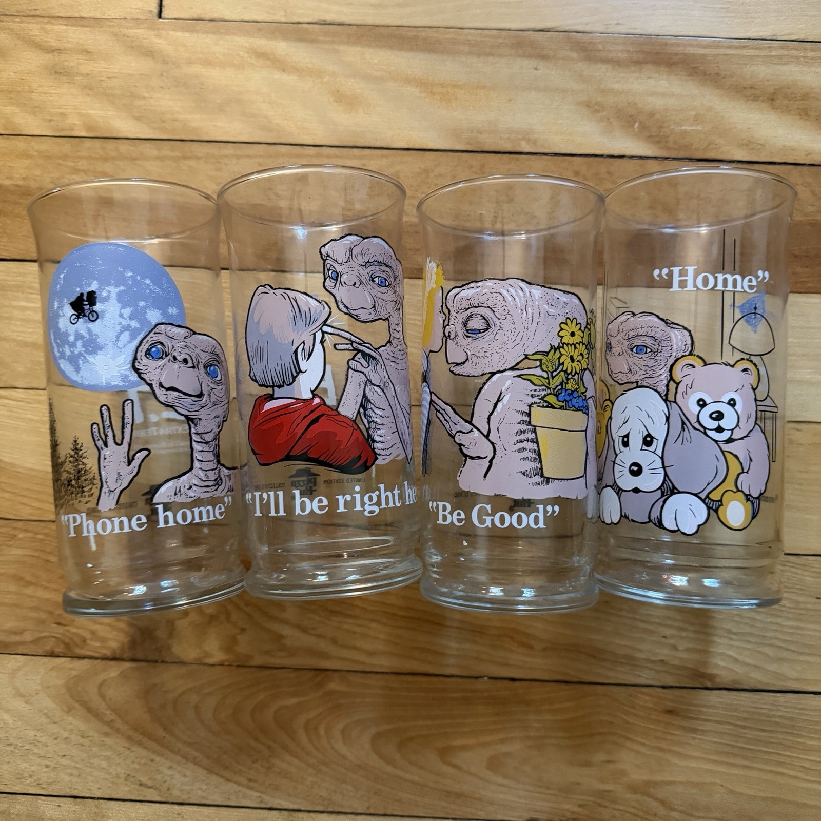Vintage 1982 ET Pizza Hut Limited Edition Complete Set of 4 Glasses - Unused Vintage 1982 ET Pizza Hut Limited Edition Complete Set of 4 Glasses - Unused
