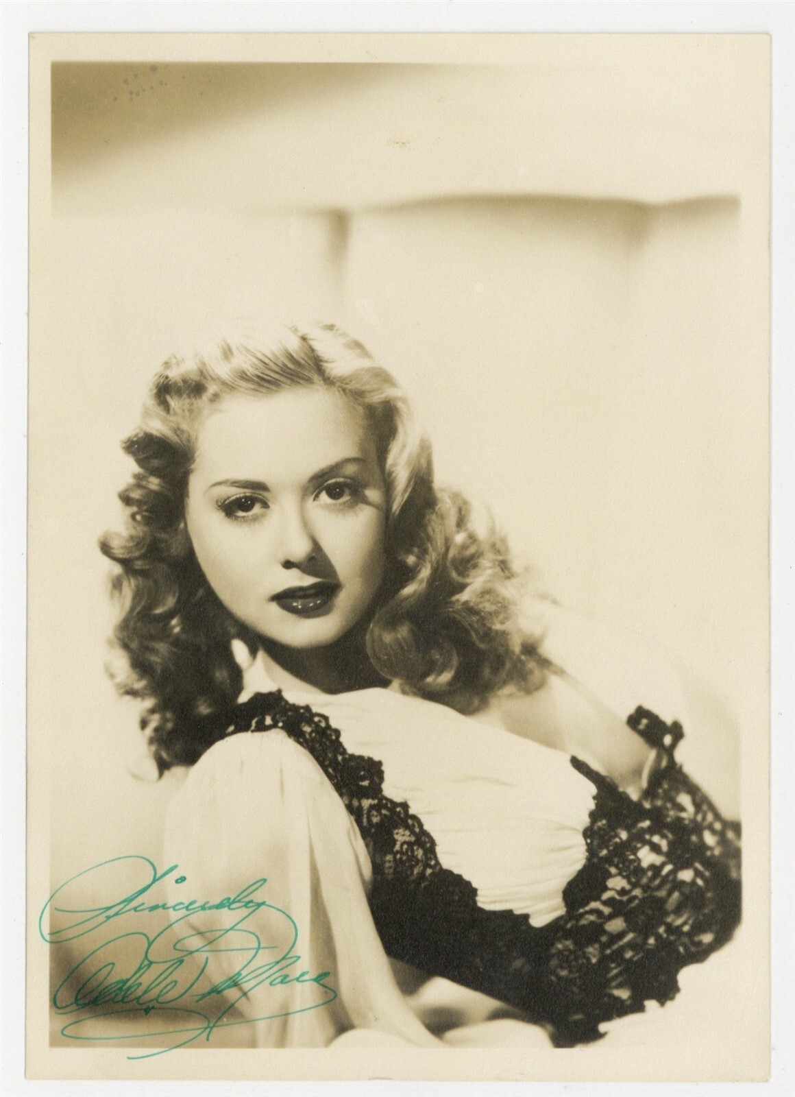 Adele Mara 1945 Hand Signed 5x7 Actress Singer Westerns Photo Portrait J14151 Adele Mara 1945 Hand Signed 5x7 Actress Singer Westerns Photo Portrait J14151