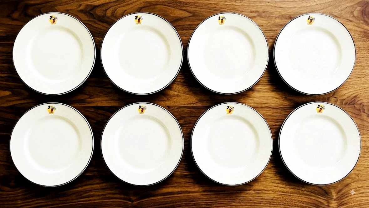Set Of 8 DISNEY Micky Mouse 8 1/4" , 4 Plates BUFFALO CHINA INC. 4 Oneida USA Set Of 8 DISNEY Micky Mouse 8 1/4" , 4 Plates BUFFALO CHINA INC. 4 Oneida USA