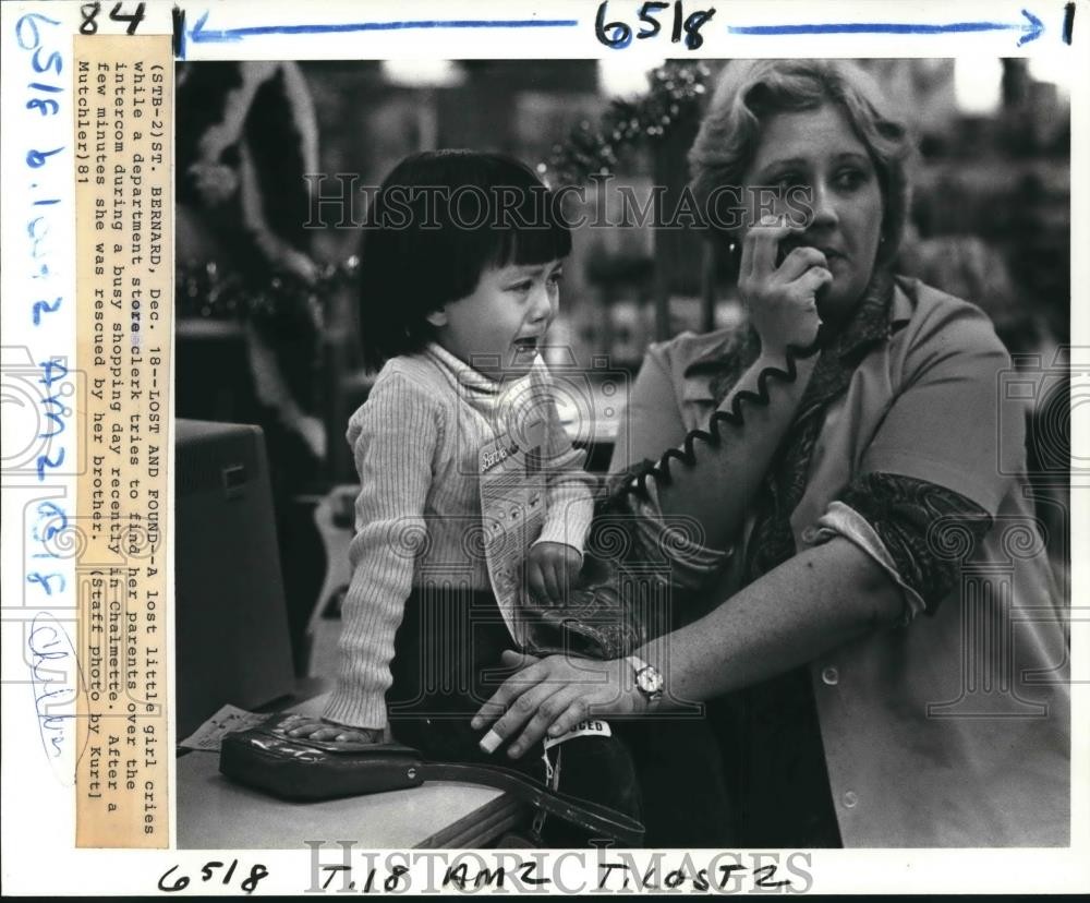 1981 Press Photo Lost Girl in Department Store Gets Help From Clerk, Chalmette 1981 Press Photo Lost Girl in Department Store Gets Help From Clerk, Chalmette