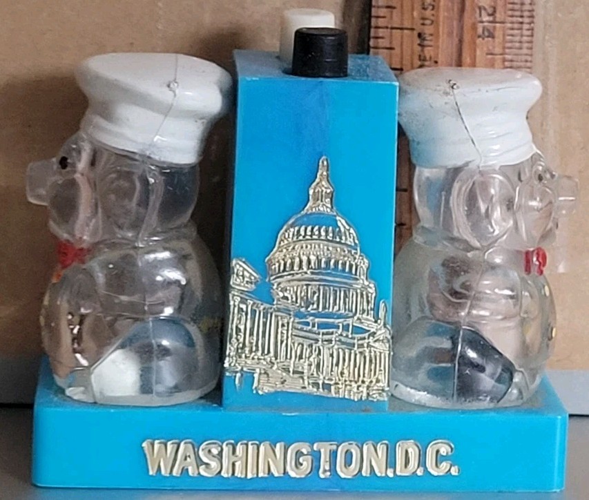 Vintage WASHINGTON DC Souvenir Salt And Pepper Shakers WITH TWO PIG CHEFS Vintage WASHINGTON DC Souvenir Salt And Pepper Shakers WITH TWO PIG CHEFS