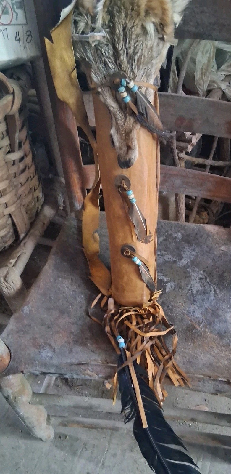 * 1970s NATIVE AMERICAN COYOTE FACE QUIVER TWO ARROWS NICE QUALITY NAVAJO * * 1970s NATIVE AMERICAN COYOTE FACE QUIVER TWO ARROWS NICE QUALITY NAVAJO *