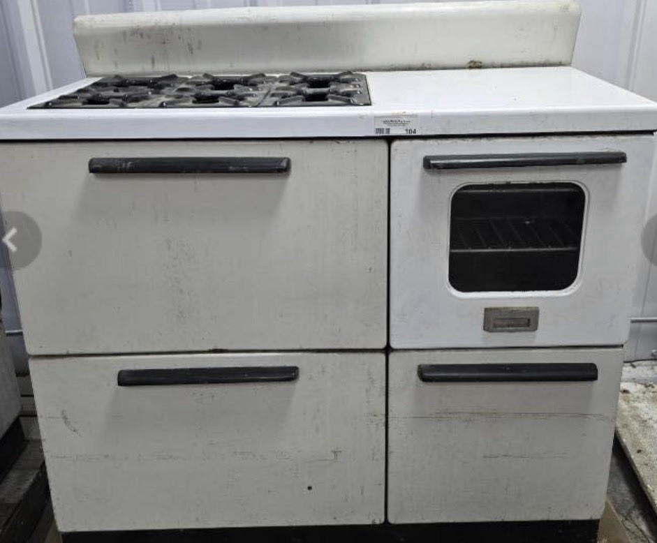 Antique 1945 Boss Kerosene Range Stove Oven Vintage Farmhouse Kitchen Antique 1945 Boss Kerosene Range Stove Oven Vintage Farmhouse Kitchen