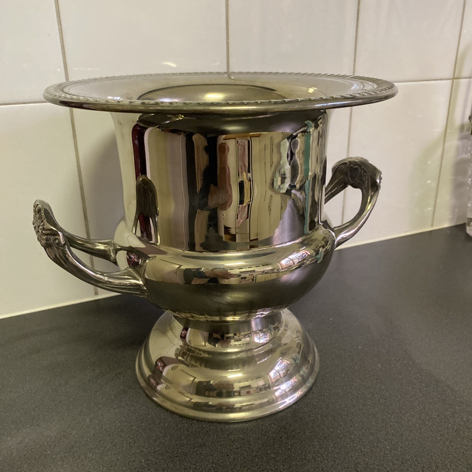 Vintage Silver Plate Champagne Bucket Large Pedestal Ice Bucket 22x23cm Vintage Silver Plate Champagne Bucket Large Pedestal Ice Bucket 22x23cm