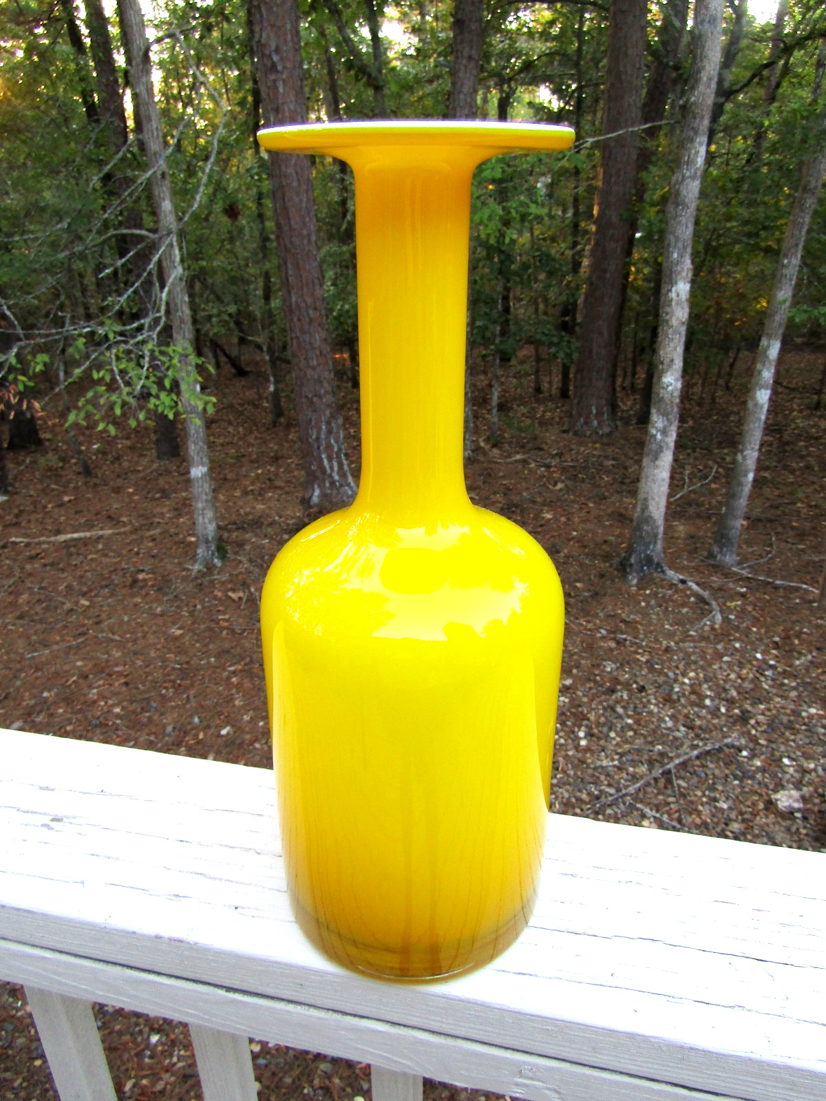WEST ELM MCM / Gulvvase Holmegaard / Yellow Cased TALL GLASS VASE / 15 1/2" WEST ELM MCM / Gulvvase Holmegaard / Yellow Cased TALL GLASS VASE / 15 1/2"
