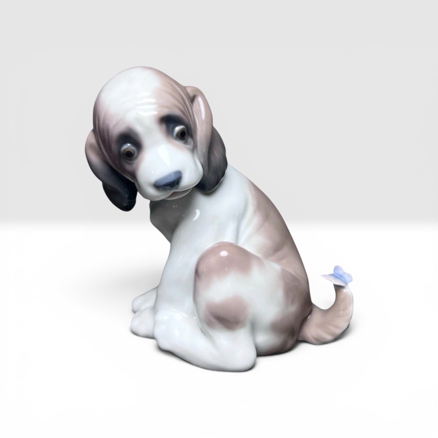 Lladró Vintage 1994 Gentle Surprise Dog & Butterfly Figurine puppy in made Spain Lladró Vintage 1994 Gentle Surprise Dog & Butterfly Figurine puppy in made Spain