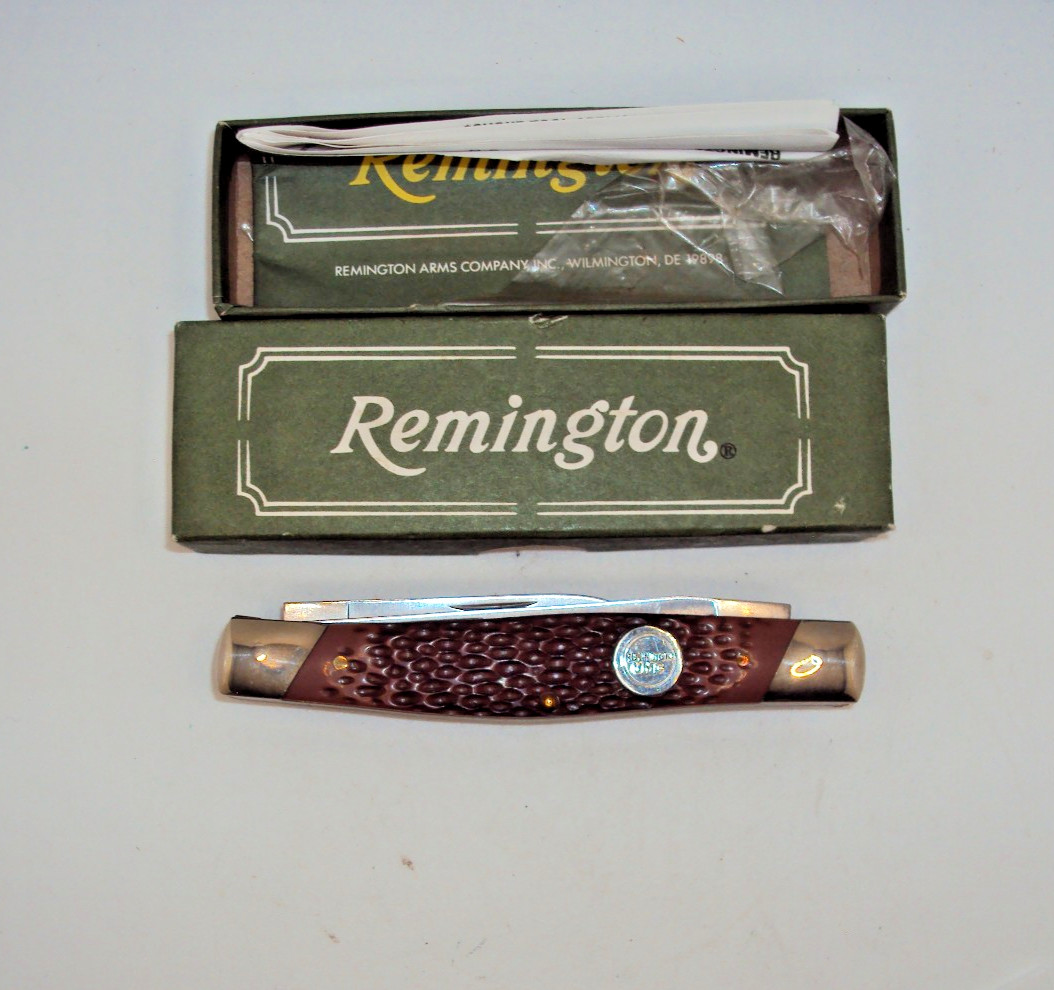 Classic Remington UMC R2 Waterefowl knife in original box paper Classic Remington UMC R2 Waterefowl knife in original box paper