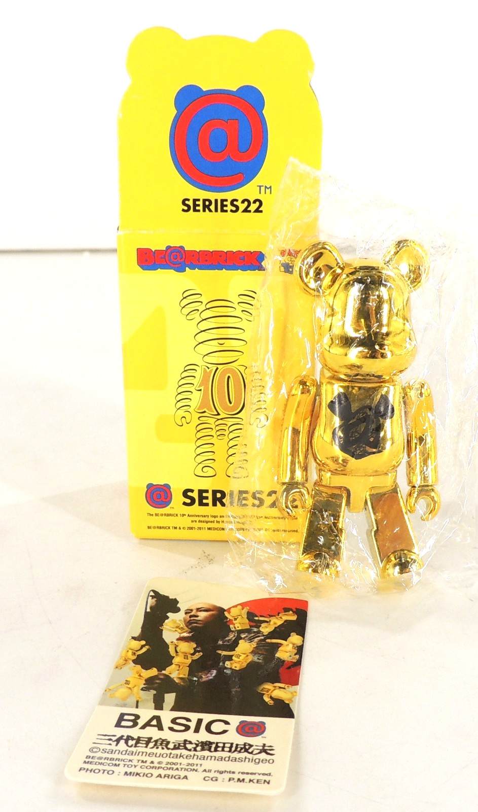 Gold "R" Basic Bearbrick 100% Series 22 SEALED in Bag with Box & Card (2011) Gold "R" Basic Bearbrick 100% Series 22 SEALED in Bag with Box & Card (2011)
